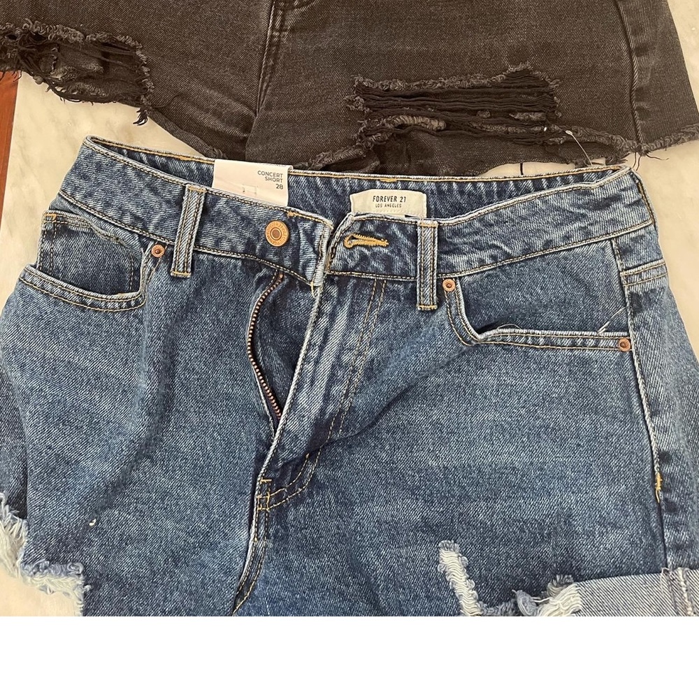NWT f21 size 28 Jean shorts!